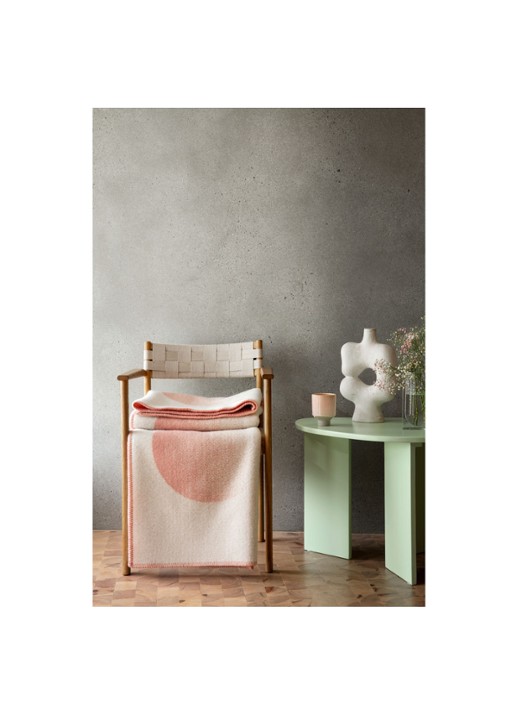 Røros Tweed Moon plaid van lamswol 135 x 200 cm - voorkant 2 roze