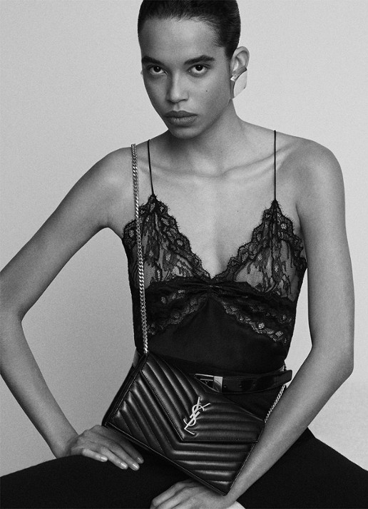 Saint Laurent Cassandre Envelope portemonnee van lamsleer met afneembare schouderriem - detail 3 oudroze