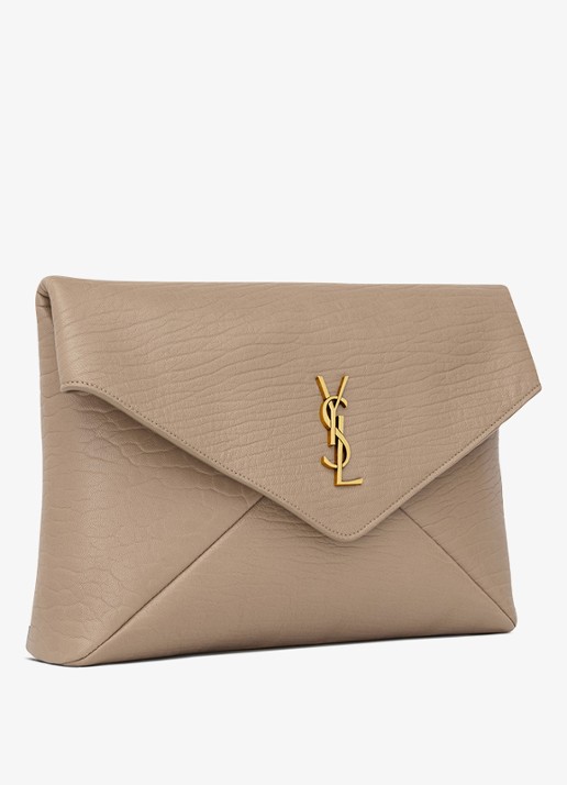 Saint Laurent Cassandre Large clutch van lamsleer - detail lichtbruin