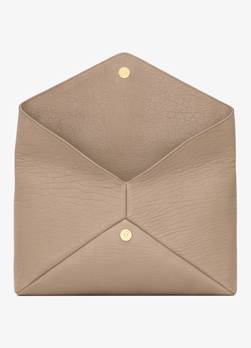 Saint Laurent Cassandre Large clutch van lamsleer - detail 3 lichtbruin