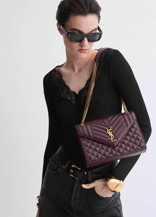 Saint Laurent Envelope Medium schoudertas van kalfsleer - detail 3 donkerrood