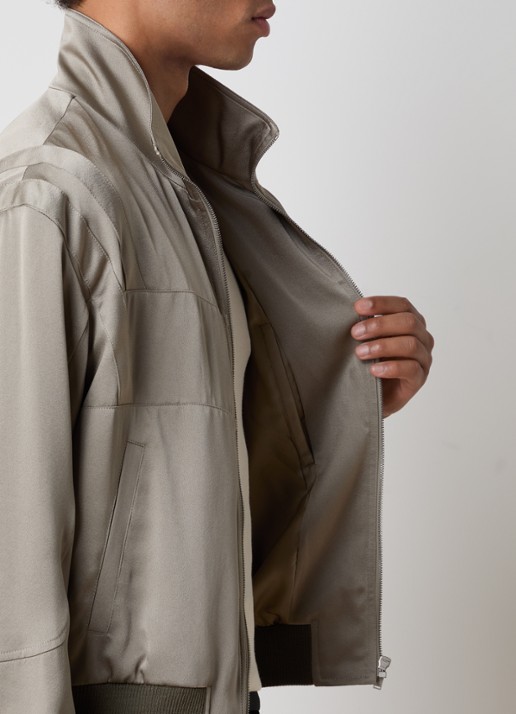 Saint Laurent Teddy bomberjack van satijn met steekzakken - detail 2 khaki