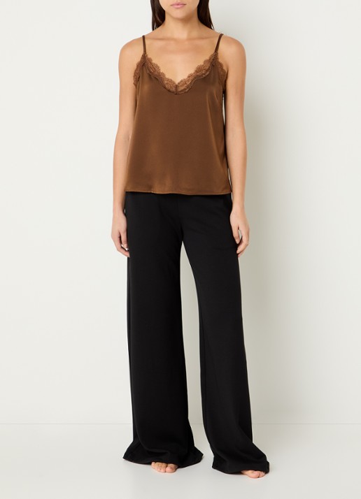 Sam Friday Pyjamatop van satijn met kant details - voorkant 2 camel