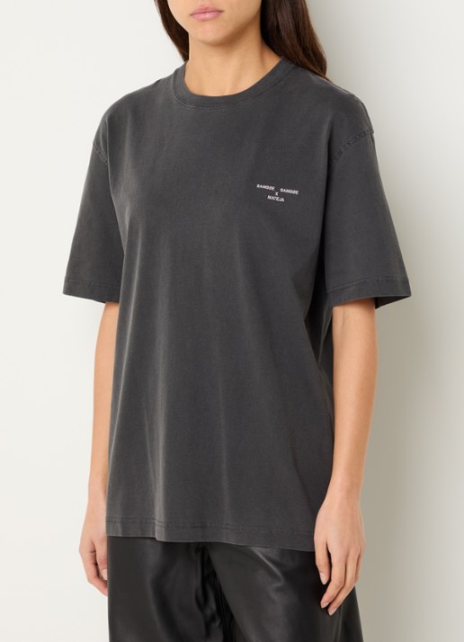 SAMSØE SAMSØE Ragnar T-shirt met logo- en backprint - achterkant 4 donkergrijs