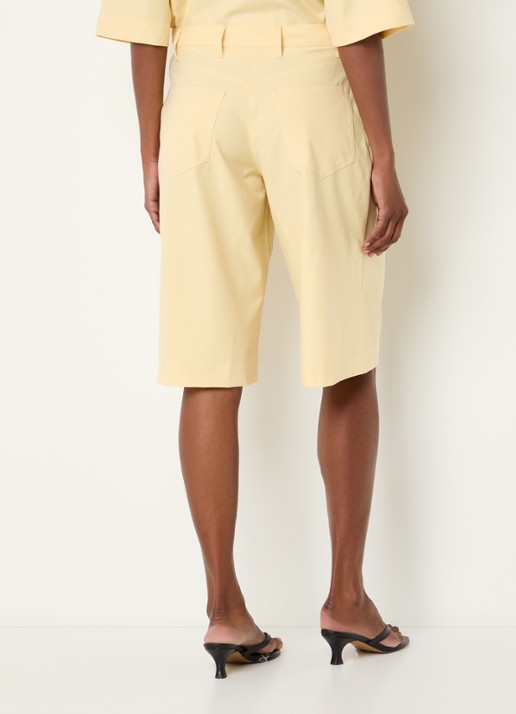SAMSØE SAMSØE Saharper high waist straight fit korte pantalon met steekzakken - achterkant lichtgeel