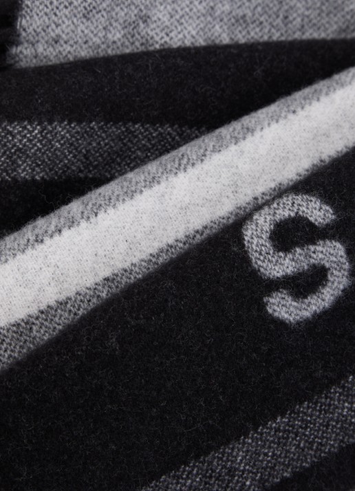 SAMSØE SAMSØE Samelia sjaal in kasjmier wolblend met franjes en logo 180 x 30 cm  - detail 2 zwart