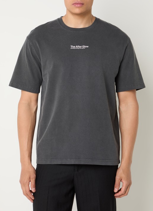 SAMSØE SAMSØE Sauni T-shirt met front- en backprint - achterkant antraciet