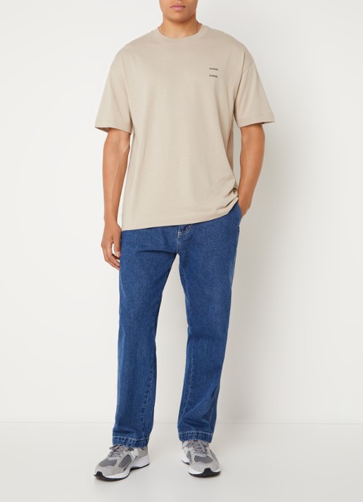 SAMSØE SAMSØE Joel T-shirt met logo - voorkant 4 donkerbeige
