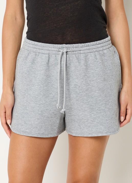 SAMSØE SAMSØE Saalice high waist straight fit korte joggingsbroek - detail grijsmele