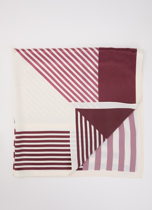 SAMSØE SAMSØE Saelli sjaal van zijde met print 90 x 90 cm - voorkant 3 kersenrood