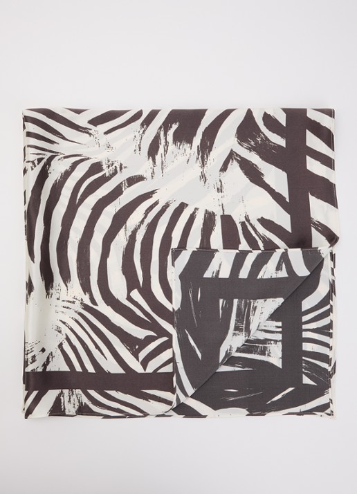 SAMSØE SAMSØE Saelli sjaal van zijde met print 90 x 90 cm - voorkant 3 bruin