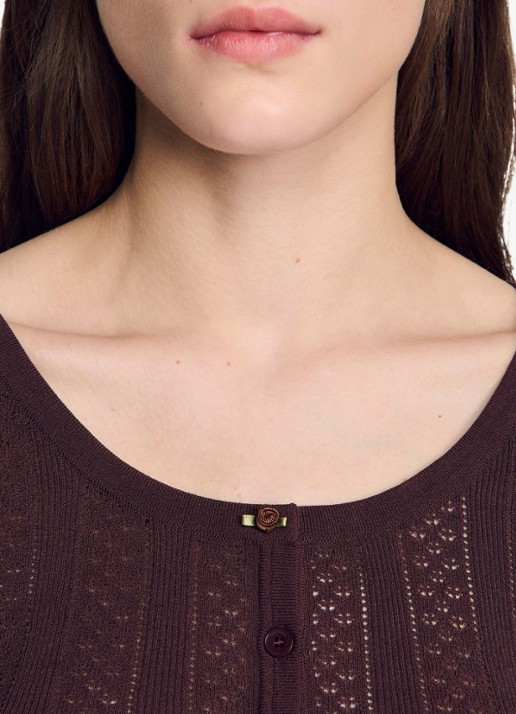 Sandro Fijngebreide crop top met opengewerkt dessin en knoopdetail - detail 4 bruin