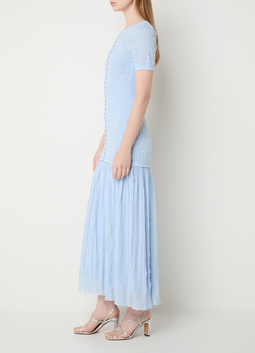Sandro Midi blousejurk met imitatieparels en broderie - voorkant 3 lichtblauw