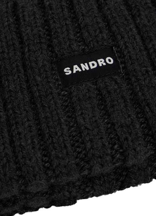 Sandro Ribgebreide muts in wolblend met logo - detail grijs