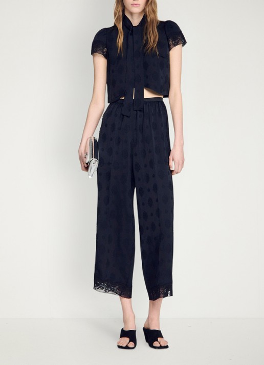 Sandro Top met strikkraag en details van kant - voorkant 7 black / zwart