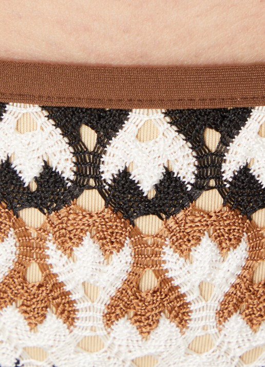 Sarda Biles brazilian bikinislip van crochet - detail 5 bruin