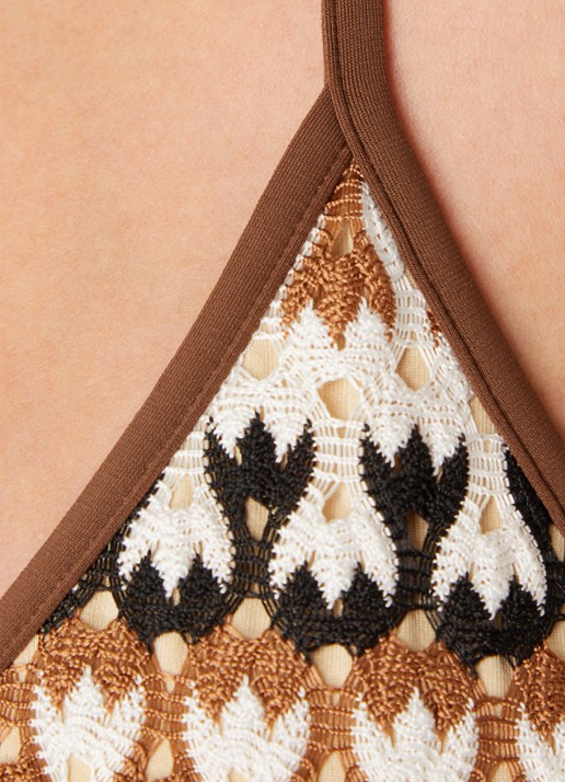 Sarda Biles triangel bikinitop van crochet met uitneembare vulling - detail 4 bruin