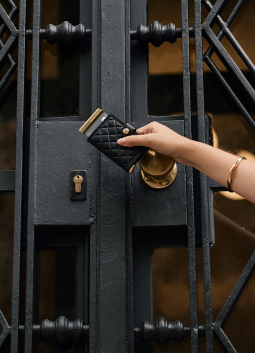 Secrid Miniwallet+ pasjeshouder van leer - detail 3 zwart