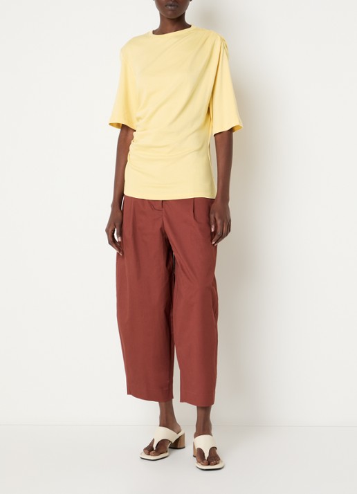 Selected Oline T-shirt met plooidetail en asymmetrische zoom - voorkant 3 lichtgeel