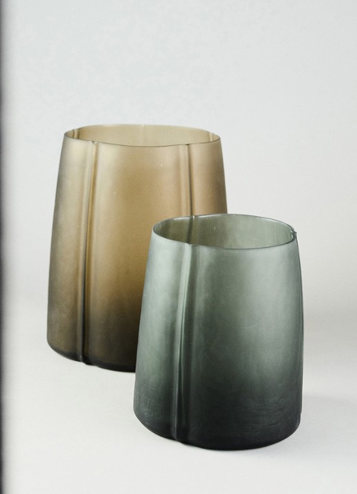 Serax 04 Gevormde vaas van mondgeblazen glas 22.5 cm - voorkant 5 bruin