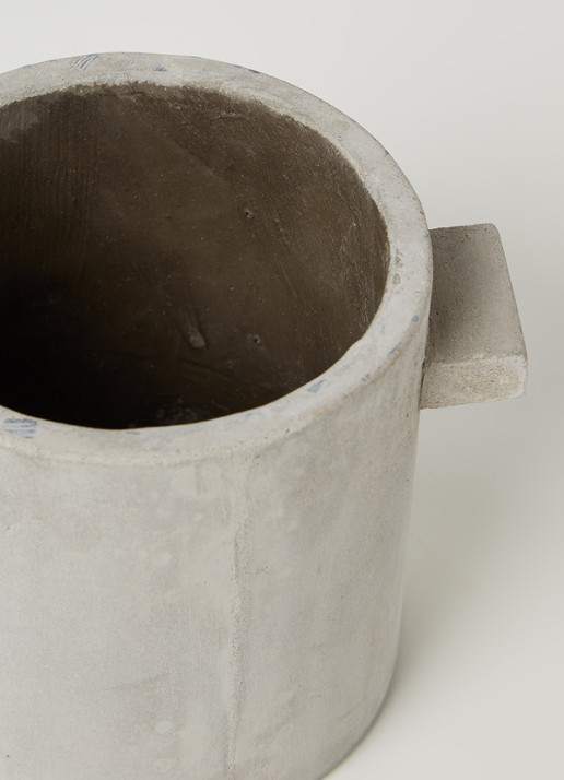 Serax Beton sierpot van aardewerk voor binnen Ø13 cm  - detail lichtgrijs