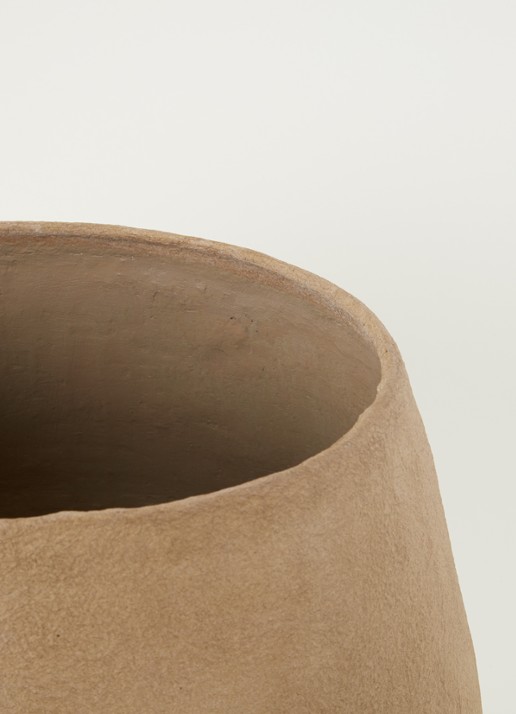 Serax Construct S plantenpot van papier maché voor binnen en buiten Ø50 cm - detail zand