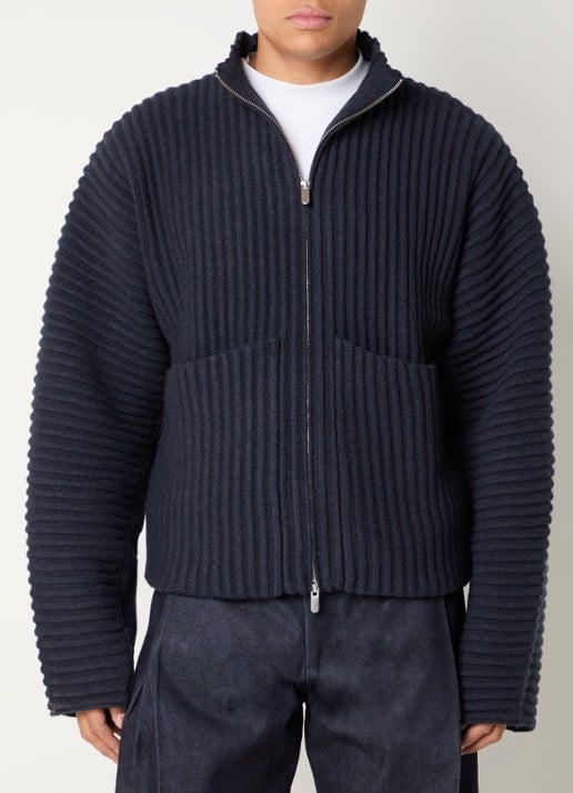 Seventh Globe grofgebreid vest van merino wol - detail 4 donkerblauw