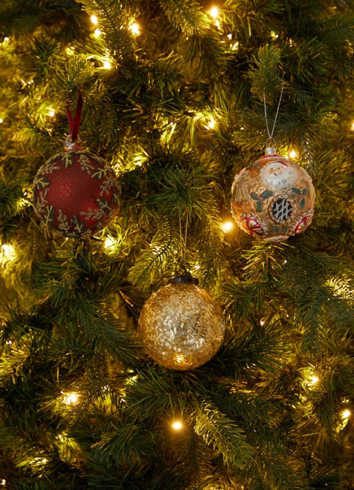 Shishi Bladeren kerstbal 10 cm - voorkant 3 goud