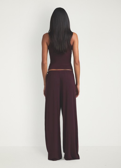 SKIMS Cloud Sleep loungebroek met logo - achterkant 5 bordeauxrood