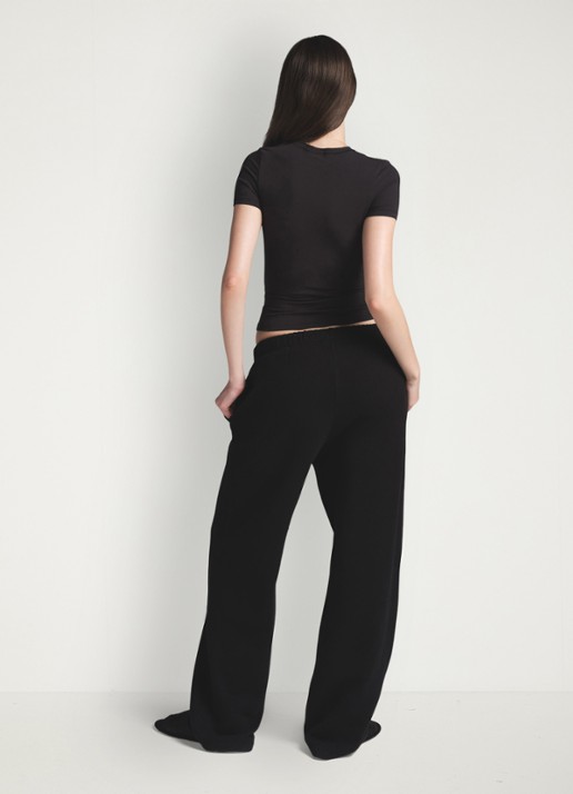 SKIMS Cotton Fleece mid waist straight fit loungebroek met steekzakken - achterkant 4 zwart
