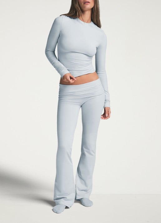 SKIMS Cotton Jersey longsleeve met ronde hals - detail 2 lichtblauw