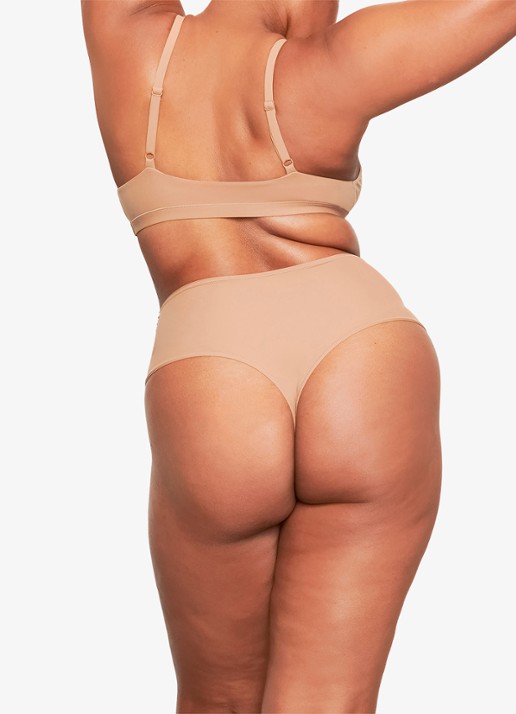 SKIMS Fits Everybody high waist string  - achterkant 2 beige