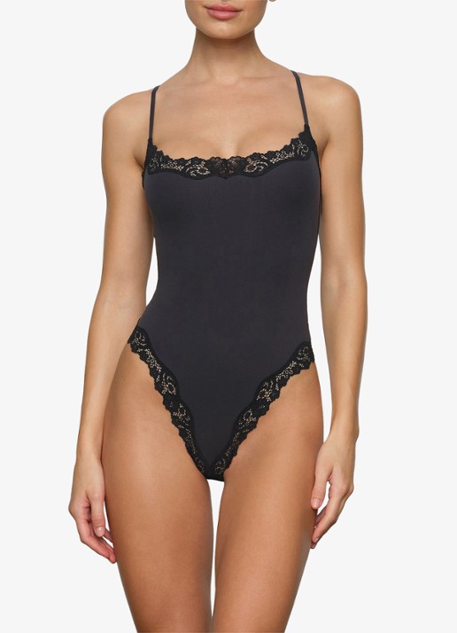 SKIMS Fits Everybody Lace stringbody  - voorkant 2 zwart