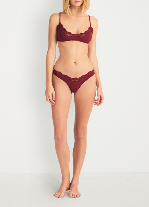 SKIMS Fits Everybody Lace tanga met kant - voorkant 4 bordeauxrood