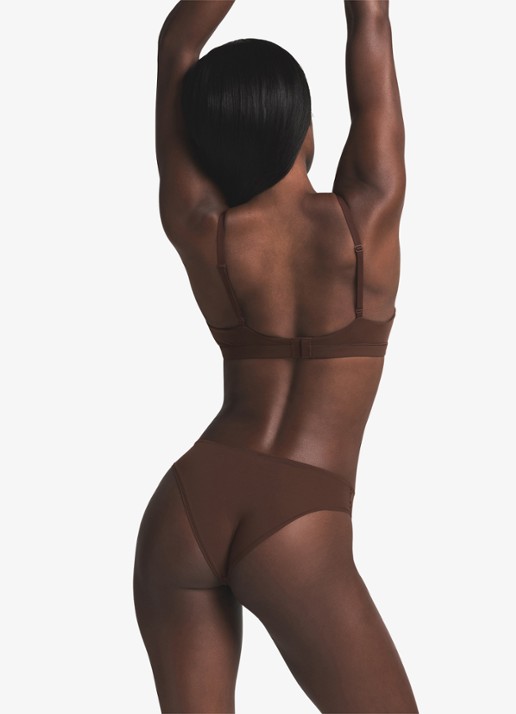 SKIMS Fits Everybody slip - achterkant 2 chocoladebruin