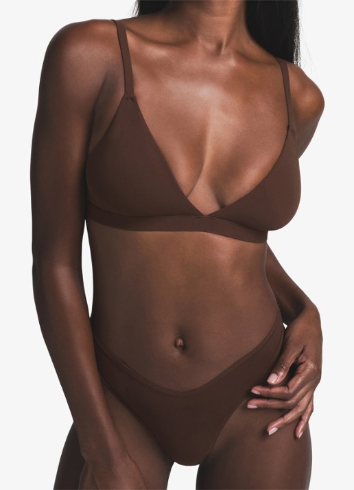 SKIMS Fits Everybody triangle bralette - detail 4 chocoladebruin