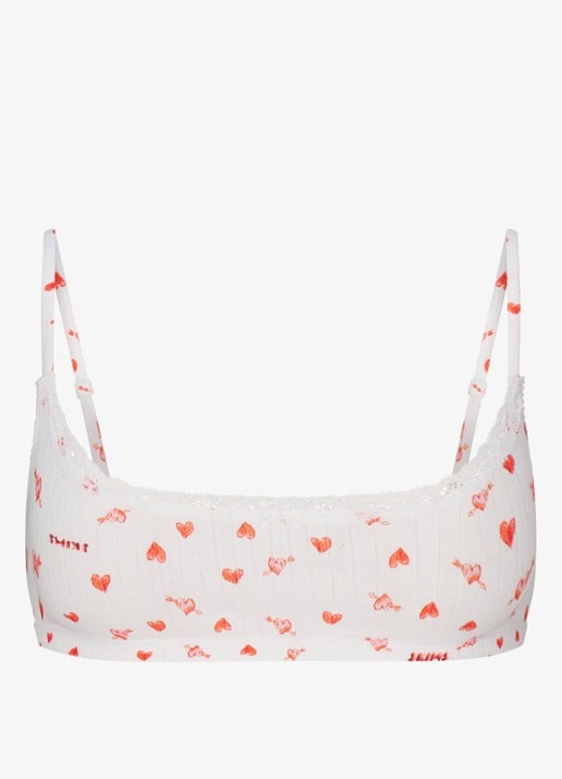 SKIMS Lightweight Cotton Pointelle bralette met print - voorkant 3 snow arrowed hearts