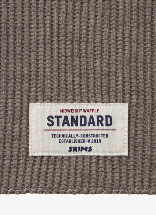 SKIMS Long sleeve met structuur - detail 5 donkerbeige