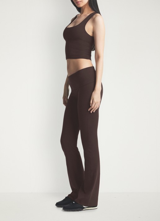 SKIMS Mid waist flared fit loungebroek met stretch - detail 2 bruin