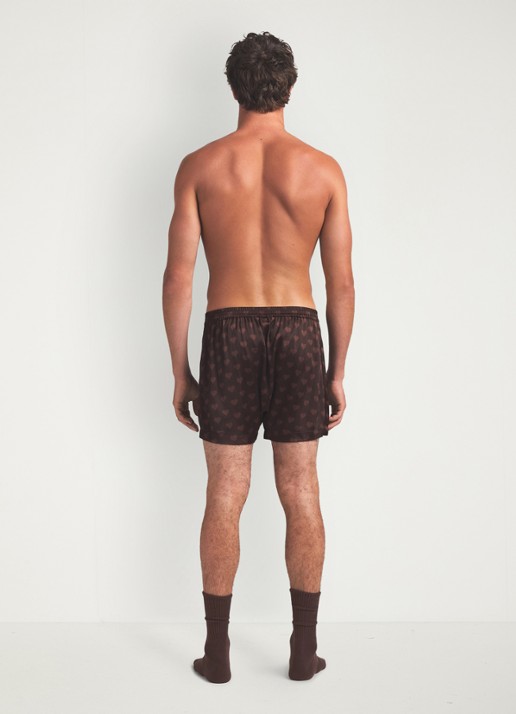 SKIMS Sateen Sleep boxershorts met print - achterkant 4 cocoa heart halfdrop