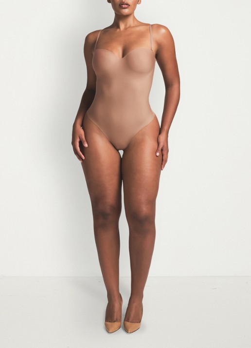 SKIMS Skims Body corrigerende stringbody met beugel - voorkant 3 taupe