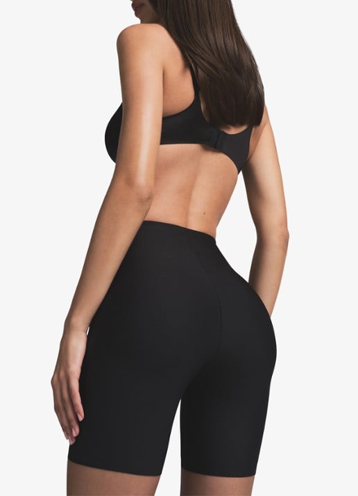 SKIMS Skims Body mid waisted corrigerende short met padding  - detail 4 zwart