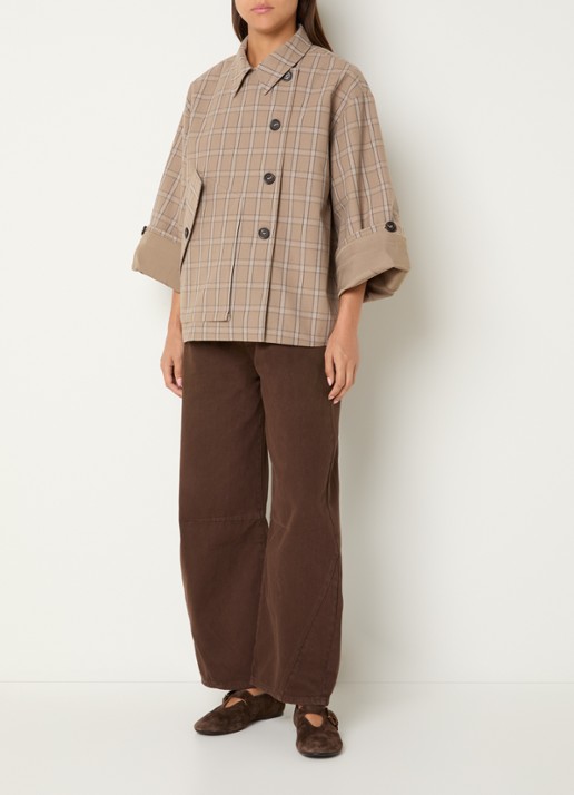 Sofie Schnoor Agatha asymmetrische trenchcoat met klepzak - voorkant 2 lichtbruin