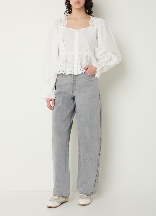 Sofie Schnoor Aria cropped blouse met broderie - voorkant 2 wit