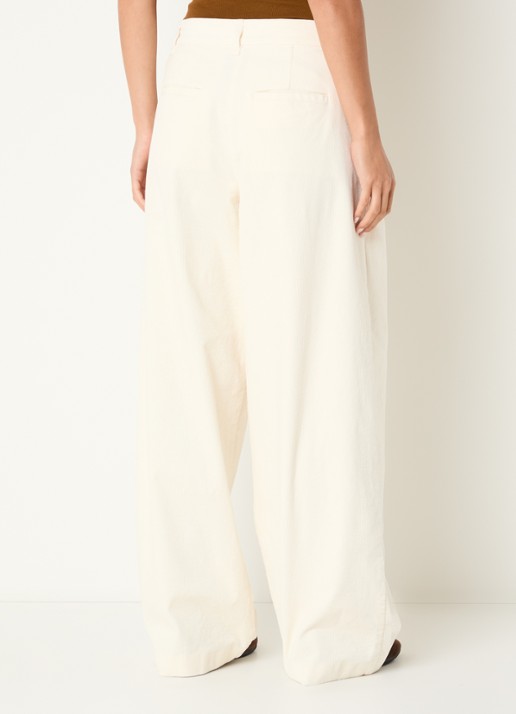 Sofie Schnoor Corlie high waist loose fit broek van corduroy - achterkant gebroken wit