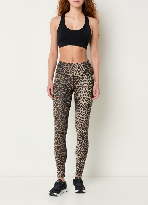 Sofie Schnoor Emalyspo sport bh met medium support - voorkant 3 zwart