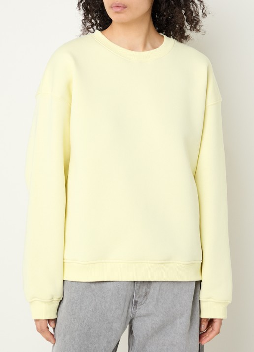 Sofie Schnoor Emi sweater met backprint - achterkant 4 lichtgeel