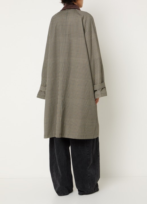 Sofie Schnoor Fillie trenchcoat met pied-de-poule dessin en steekzakken - achterkant mosgroen
