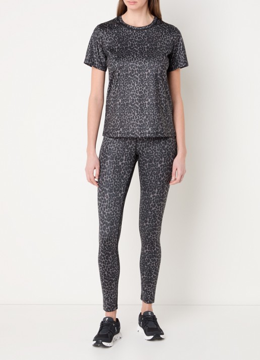 Sofie Schnoor Fiola trainings T-shirt met panterprint  - voorkant 2 antraciet