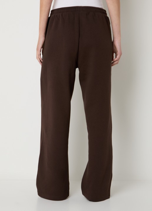 Sofie Schnoor Gabbispo mid waist loose fit joggingbroek met steekzakken - achterkant donkerbruin